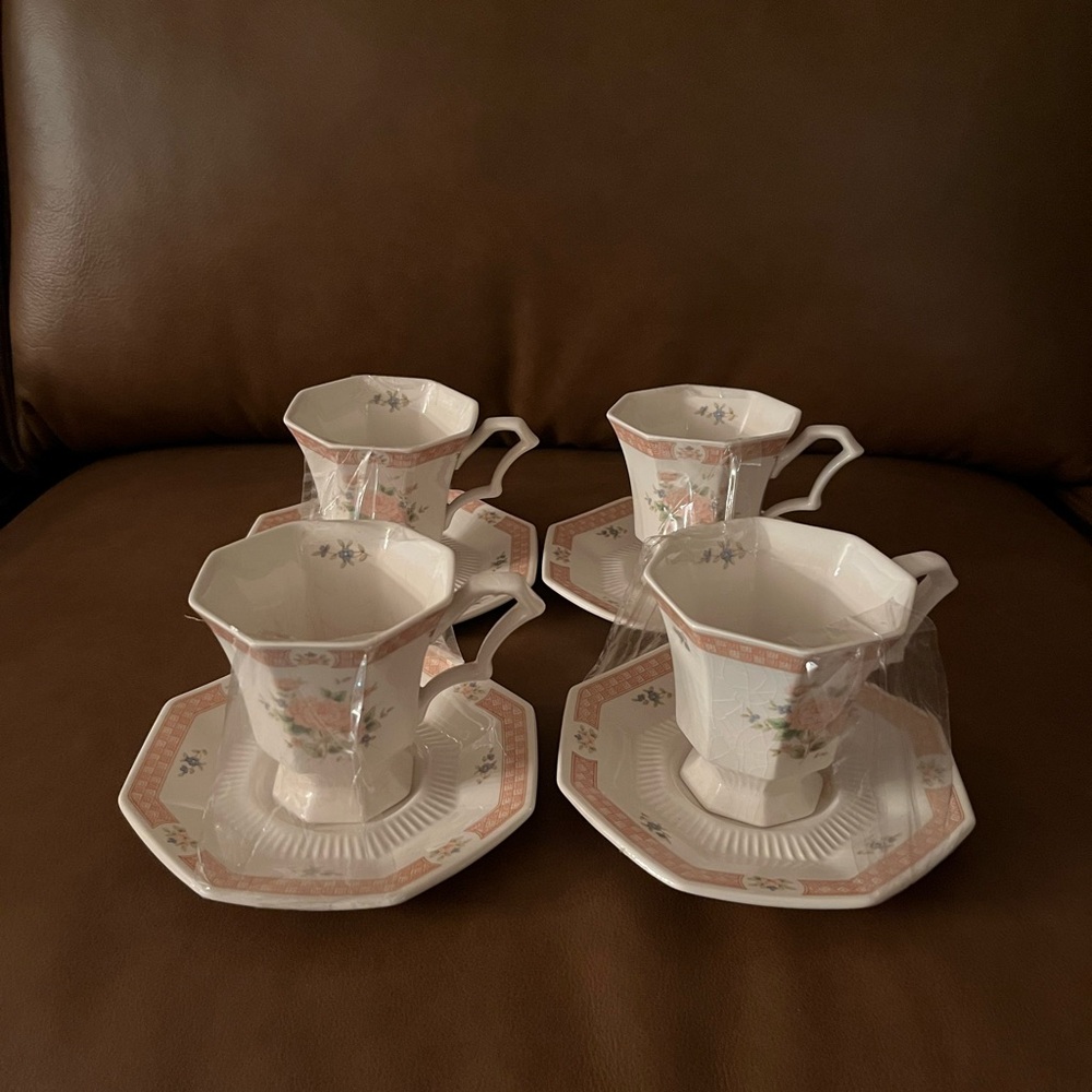 Vintage Nikko China Cameo Rose Octogonal Tea Cup & Saucer. Set of 4